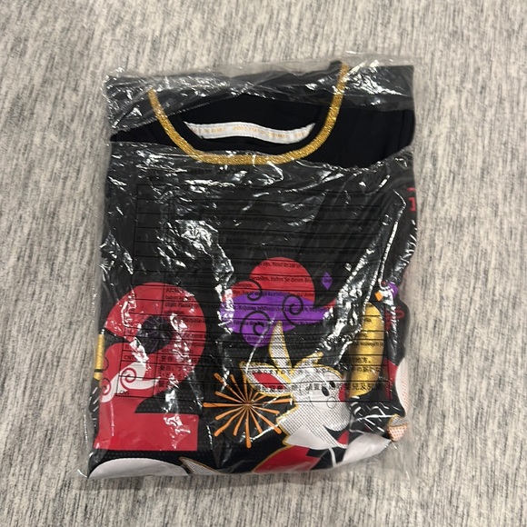 White Rabbit and March Hare T-Shirt for Adults. Year of Rabbit. Brand New Medium - Picture 8 of 8